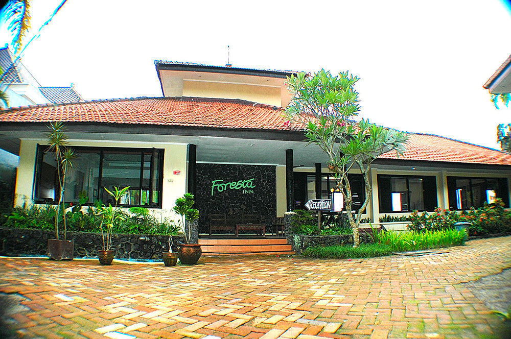 Foresta Inn Family Resort Prigen Exterior foto