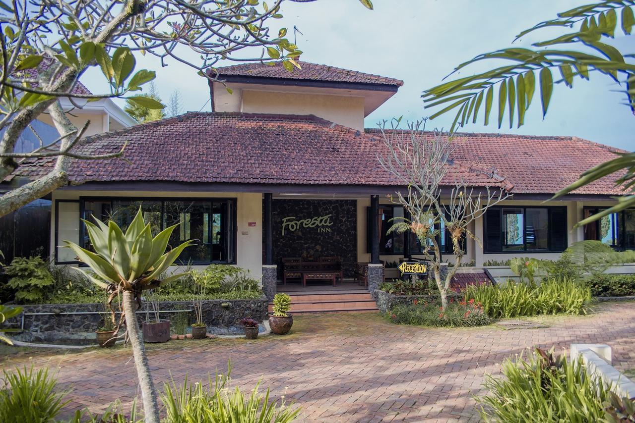 Foresta Inn Family Resort Prigen Exterior foto