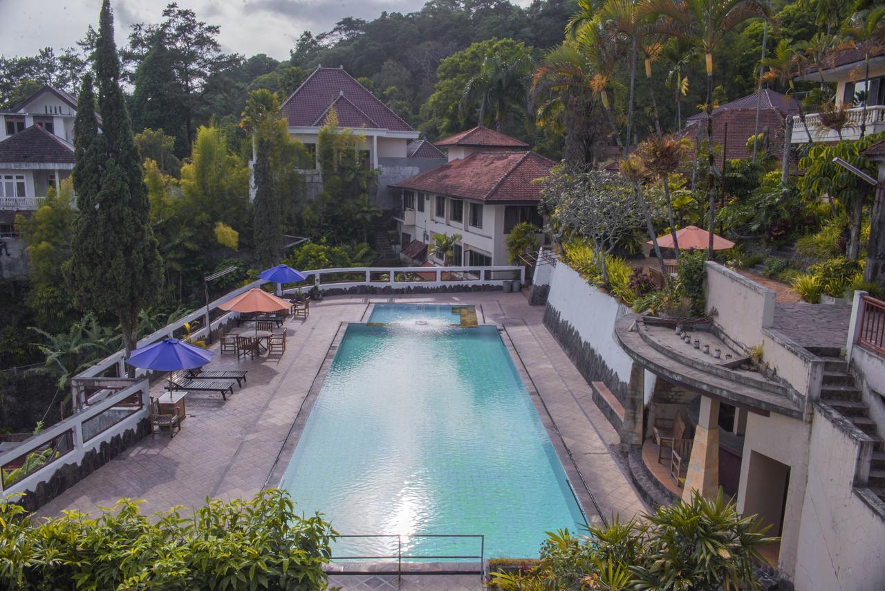 Foresta Inn Family Resort Prigen Exterior foto